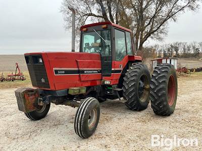 1981 International 5088 2WD Tractor