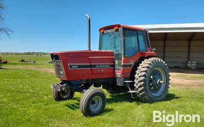 1984 International 5088 2WD Tractor