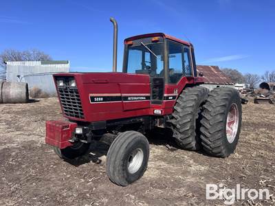 1984 International 5288 2WD Tractor