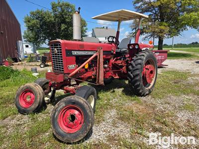 1972 International 656 2WD Tractor