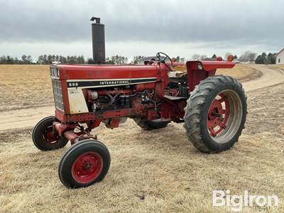 1980 International 686 Diesel 2WD Tractor