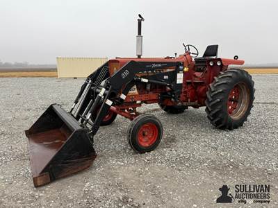 International Harvester 706 2WD Tractor
