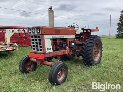 1974 International 766 2WD Tractor
