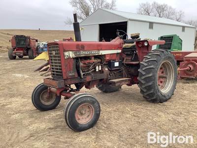 1970 International 826 Tractor