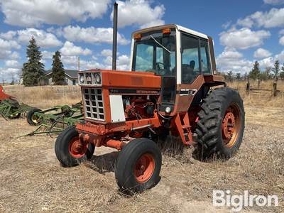 1979 International 986 2WD Tractor