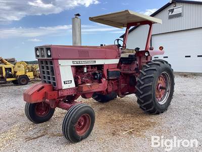 1975 International F766 2WD Tractor