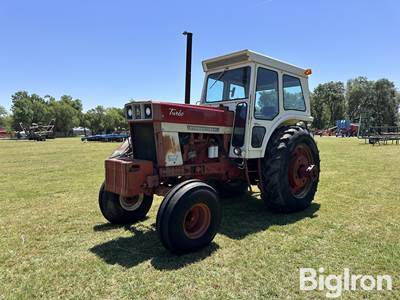 1971 International Farmall 1066 2WD Tractor