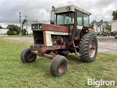 1971 International Farmall 1066 2WD Tractor