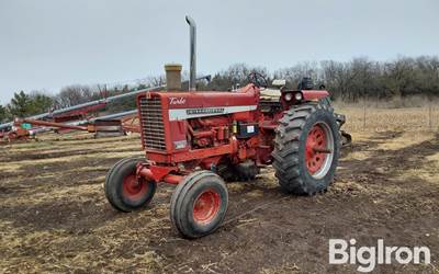 1970 International Farmall 1456 2WD Tractor