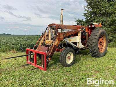 1969 International Farmall 656 2WD Tractor w/Loader & Bale Spear
