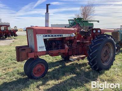 1964 International Farmall 706 2WD Tractor