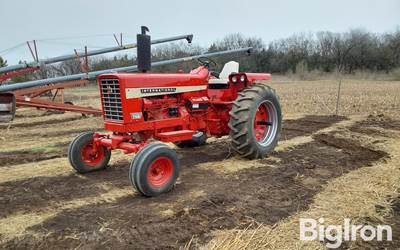 1968 International Farmall 756 2WD Tractor