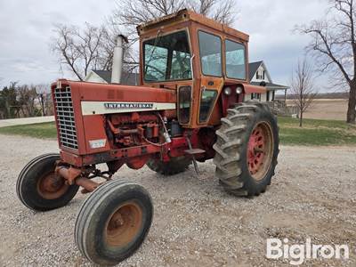 1968 International Farmall 856 2WD Tractor