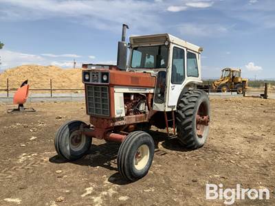 1968 International Farmall 966 2WD Tractor