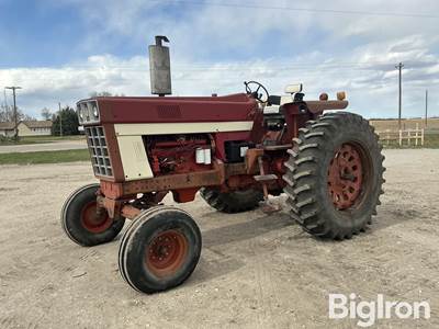 1974 International Harvester 966 2WD Tractor