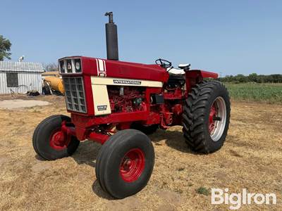 International Hydro 100 2WD Tractor