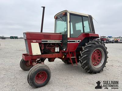 1977 International 186 Hydro 2WD Tractor