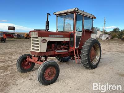 International McCormick Farmall 560 2WD Tractor