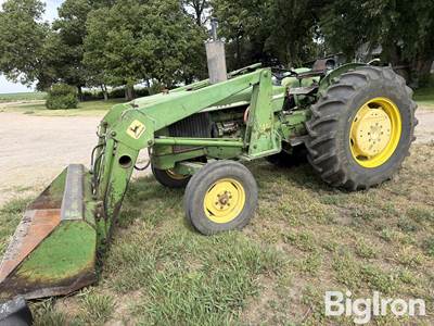 1975 John Deere 1530 2WD Tractor w/145 Loader