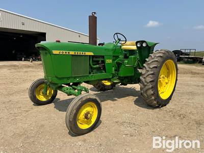 1970 John Deere 2520 2WD Tractor