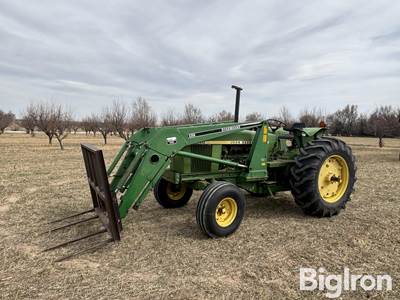 John Deere 2840 2WD Tractor w/Loader