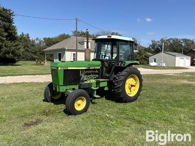 1989 John Deere 2955 2WD Tractor
