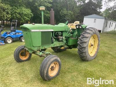 1961 John Deere 3010 2WD Tractor
