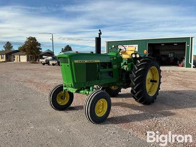 1969 John Deere 4000 2WD Tractor