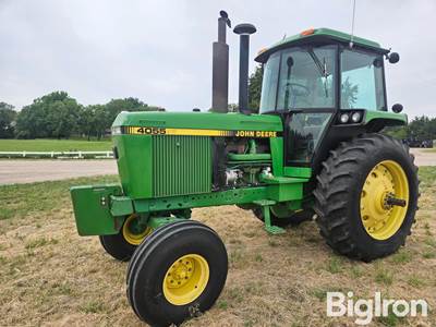 1992 John Deere 4055 2WD Tractor