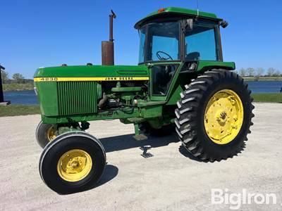 1976 John Deere 4230 2WD Tractor