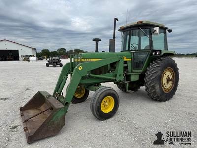 John Deere 4230 2WD Tractor w/Loader