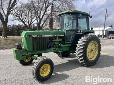 1982 John Deere 4240 2WD Tractor