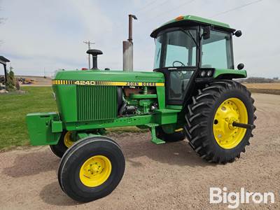1982 John Deere 4240 2WD Tractor