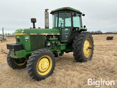 1982 John Deere 4240 MFWD Tractor