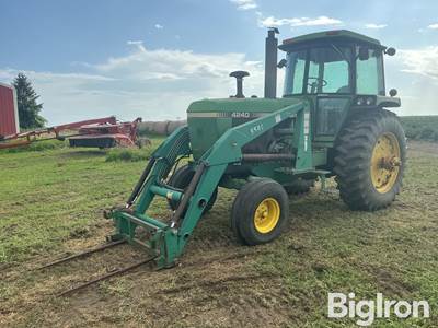 1982 John Deere 4240 2WD Tractor w/Loader & Attachments