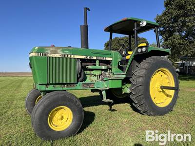 1982 John Deere 4240 2WD Tractor