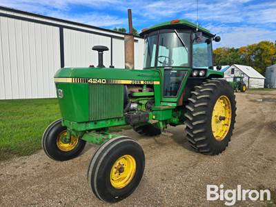 1982 John Deere 4240 Quad Range 2WD Tractor