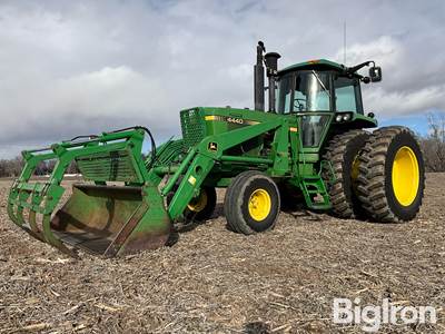 1980 John Deere 4440 2WD Tractor W/ JD 725 Loader, Bucket, & Grapple
