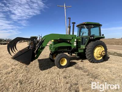 John Deere 4440 2WD Tractor W/Loader