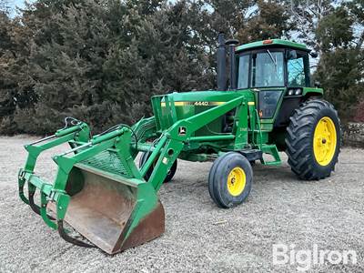 1978 John Deere 4440 2WD Tractor w/John Deere 725 Loader, Bucket, & Grapple