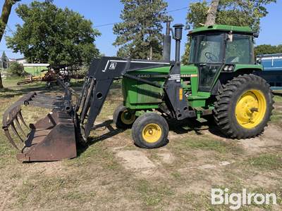 John Deere 4440 2WD Tractor w/Farmhand 1140 Loader Bucket/Grapple