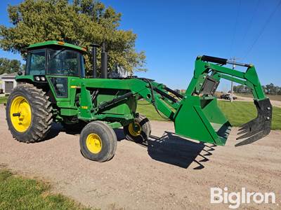 1980 John Deere 4440 2WD Tractor w/158 Grapple Loader