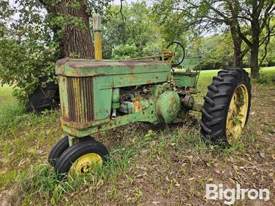 1952 John Deere 60 2WD Tractor