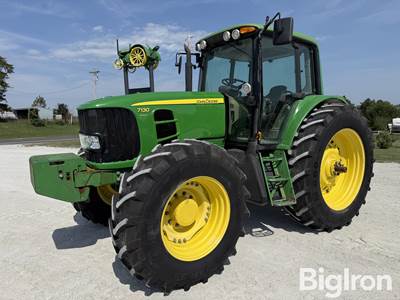 2008 John Deere 7130 Premium MFWD Tractor
