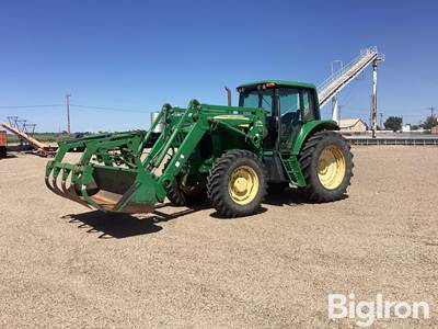 2005 John Deere 7220 MFWD Tractor w/741 Grapple Loader