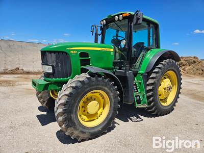 2009 John Deere 7430 Premium MFWD Tractor