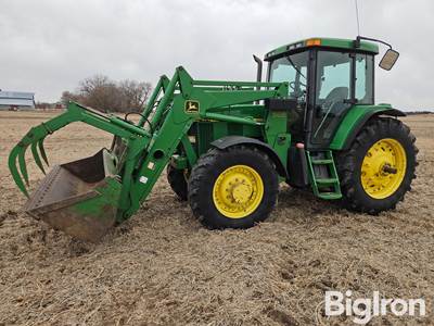 2001 John Deere 7510 MFWD Tractor w/Loader