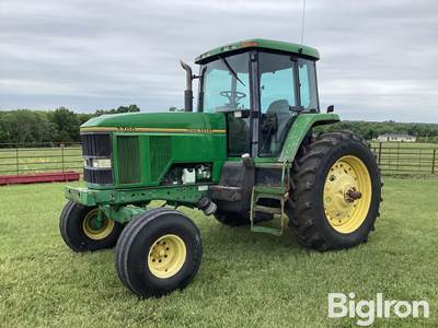 1993 John Deere 7700 2WD Tractor