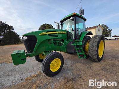 2006 John Deere 7820 2WD Tractor