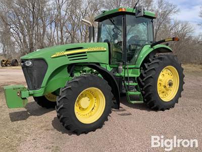 John Deere 7820 MFWD Tractor